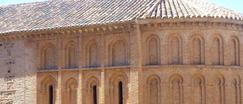 Ábside mudéjar de la ermita del Cristo de la Vega, en la Vega Baja de Toledo